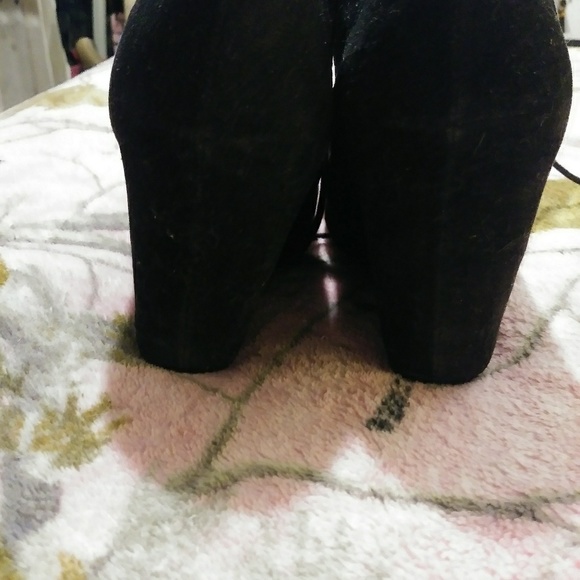 Heels - Picture 3 of 4